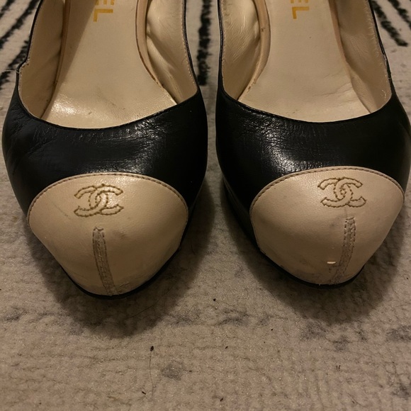 Chanel Cap Toe Heels Size 38 - Picture 3 of 7
